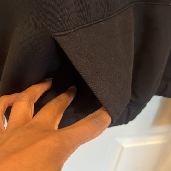 🦈 Gymshark Women’s Cropped Sweatshirt - Black - Medium - EUC - Picture 8 of 10